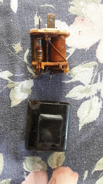 Relæ FZ50 med ledninger fra svinghjul