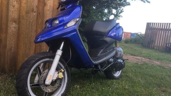 Hjælp til skift af kaburator og gadkabel på Yamaha bws