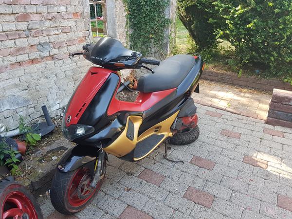 Gilera Runner bliklys relæ hvor sidder det. Samt motor spørgsmål.