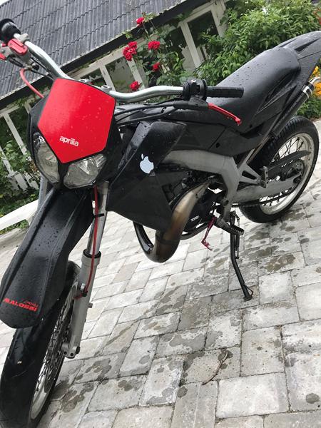 Hvilken motor sidder på en aprilia sx 50 (2009)?