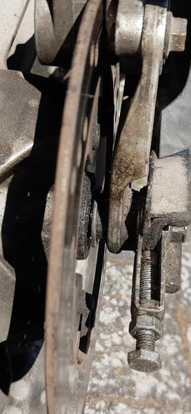 Kæde hopper og danser am6