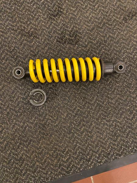 Bagfjeder adskildelse