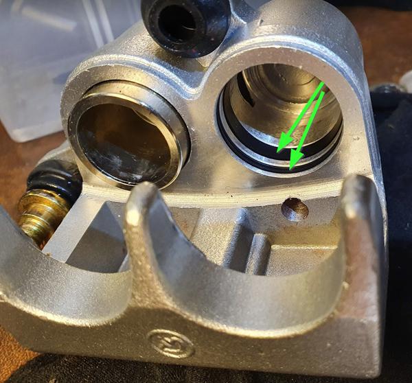 Forbremsen hænger... har skiftet bremsevæske