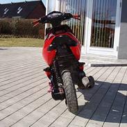Aprilia Sonic Red & Black (Solgt)