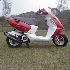 Aprilia Sonic Red & White