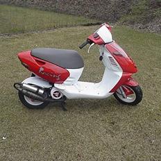 Aprilia Sonic Red & White