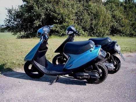 Yamaha Jog *Solgt* - Min Jog og min kammerats mega nice tidligere Jog bagved! billede 3