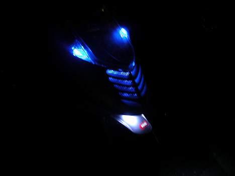 Aprilia Sonic GP - Lys i fronten! billede 1