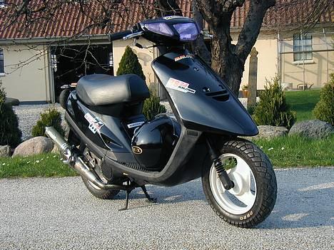 Yamaha jog (solgt) billede 1