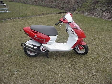 Aprilia Sonic Red & White billede 3