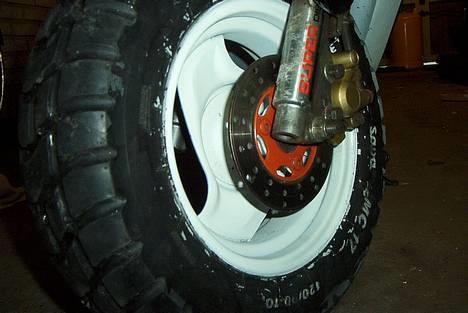 PGO Hot 50 SOLGT - mit Fordæk + Fælg, og så har jeg malet Bremse skiven.. billede 4
