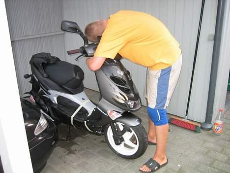 Aprilia DItech Sommeren 2004 - PLZ!!! LAD VÆRE MED AT STEMME UD FRA DETTE BILLEDE!!! billede 4