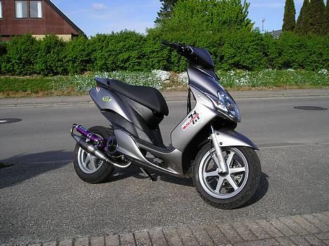 Yamaha Jog R 50cc SOLGT - Er den ikke bare pæn =) billede 1