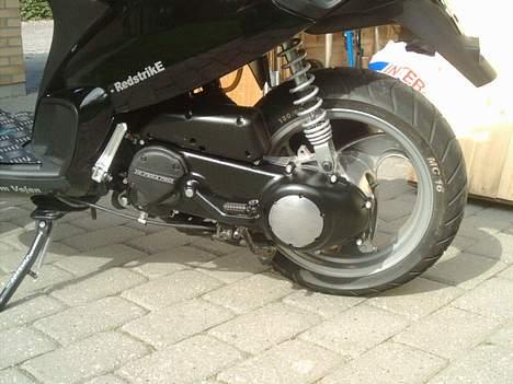 Piaggio NRG (Solgt) - Variatordækslet monteret med chrome-skruer. billede 5