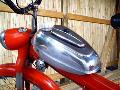 Tomos 3 gear - Solgt - Den ret flotte tank som blev poleret med glerustol for at fjerne rustpletterne billede 2