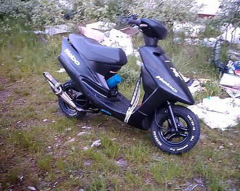 Yamaha Axis - Min scooter foran nedlagt kro billede 1