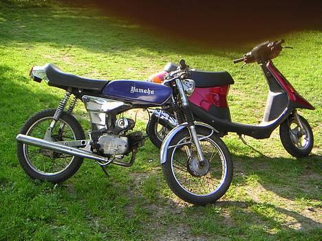 Yamaha                        4g - Her står den sammen med min Comet som i kan se inde på min bruger... billede 3