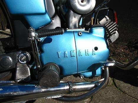Yamaha 4-gear Fs1 - Lille lækkerheds detalje med opboret hul i dækslet så luft mængden kan justeres  billede 2