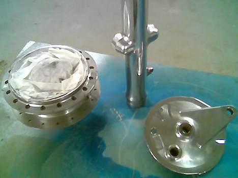 Yamaha FS1 4g DX SOLGT - Så er renoveringen så småt igang, her ses div. polerede dele. billede 10