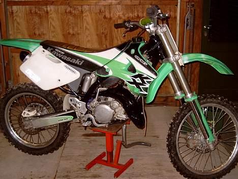 Kawasaki Kx 125 solgt - Der er maskinen der gør pigerne fugtige i fugen billede 1