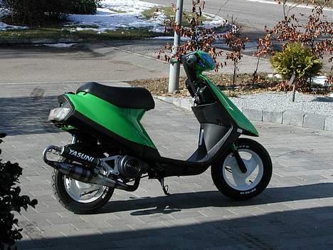 Yamaha Jog - c 16 går udemærket sammen med sport :) og muligheder for større cylinder kits derfor jeg valgte den. billede 6