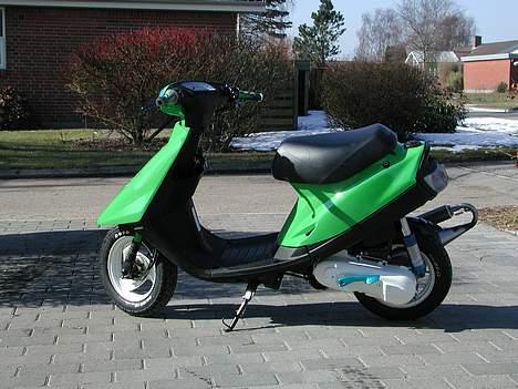 Yamaha Jog - ser godt ud i forårs solen :) billede 7