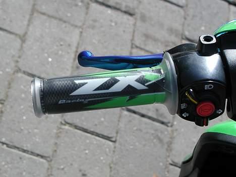 Yamaha Jog - Harris Håndtag passer godt til den til scooterens farve.. ! og koso blå grebklinger. billede 10