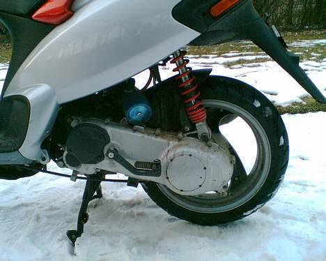 Piaggio Nrg Mc3 (Solgt) - Det gamle dæk (helt slidt ned) billede 10