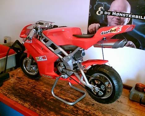 Hyosung Pocketbike - Klar til at male dæk op. billede 2