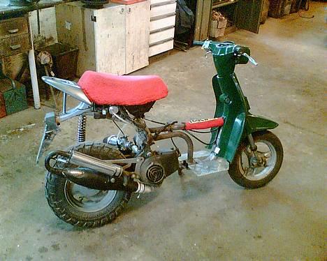 Honda Melody/hot "projekt" - Som den så ud inden den blev skilt a, og begyndt a male ;O billede 1