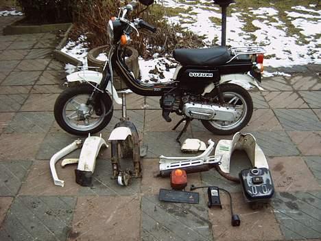 Suzuki FZ50 (solgt) - fik en masse dele med til den....!! billede 2