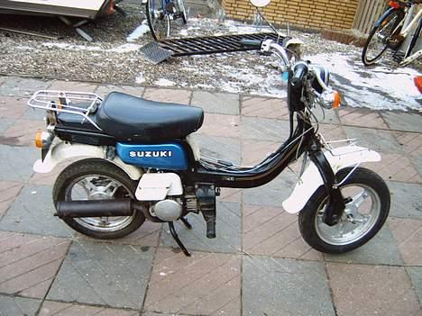 Suzuki FZ50 (solgt) - som man kan se mangler der lidt skjolde, moén kommer nogle på billede 5