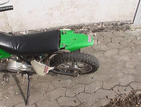 MiniBike crosser 110 ccm SOLGT - stedfar skulle jo lige prøve den.. men han magtede den ikk.. billede 4