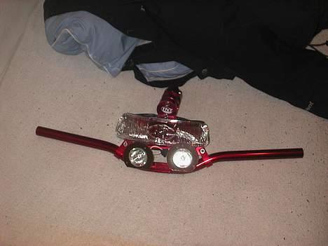 Piaggio typhoon projekt - styret, baglygten og de to halogen spots til lygten... billede 10