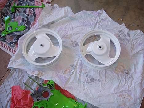 Yamaha jog // byttet til street - mine dejlige hvide fælge.. billede 2