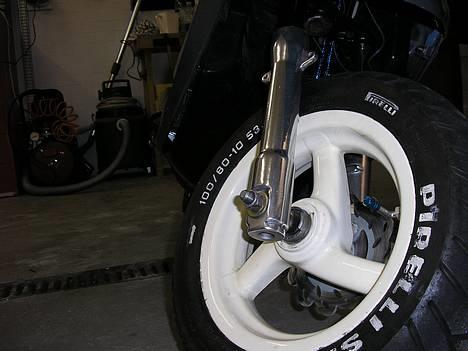 Yamaha Jog Evo - | Malossi Evo | - Kontakter til koso´erne, blå neon og lyset under frontskjoldet. billede 12