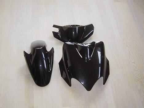 Yamaha Jog R Solgt - 3 af mine skjolde som er blevet lakeret. sådan kommer alle skjoldene til at se ud.  billede 8