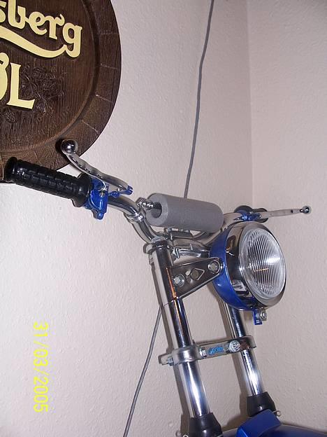Puch Stel og udst tilbage. Byd - Den crome EBR racing forgaffel med mange blå og crome detaljer.. styrpude ik lavet custom endnu (kommer) billede 3