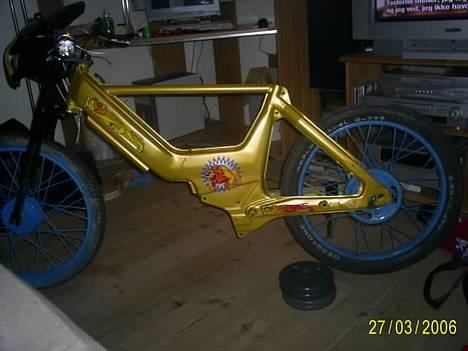 Puch Maxi søger tun (projekt) - Midlertidige ege fælge. stjernefælgene er til sandblæsning. billede 16