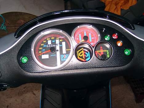 Piaggio Nrg mc3 - hehe... nu har jeg kørt omkring de 2000km. men det sku ikk meget. billede 8