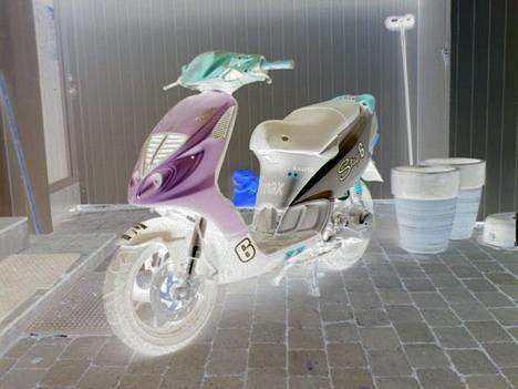 Piaggio nrg mc3 - år 2005.. siden af den er sort nu.. nye billeder på vej.. billede 7