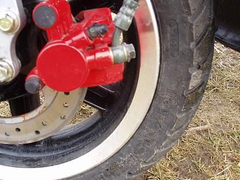 Keeway Matrix - Bremsecaliper og fælg. Når de er rene ser det godt ud med den krom kant. billede 6