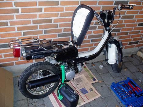 Suzuki FZ50 [SOLGT] - Sådan som min Suzuki FZ50 står lige nu.. billede 1