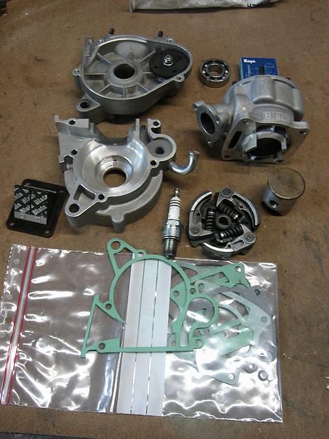 Blata 14 Wrs Solgt - Motoren klar til at fo skiftet pakingerne og lejer billede 17