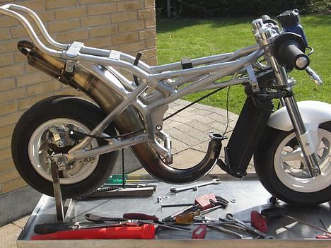 Blata 14 Wrs Solgt - Total nøgen. Var nød til at skille den fuldstændig af efter først træning udendørs, der var så meget der skulle rens gøres og der var nogle beslag der var knækket billede 18