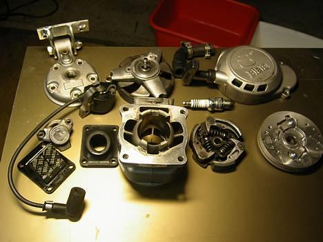 Blata 14 Wrs Solgt - Næsten hele motoren. Så er hele motoren skilt af for at få skiftet pakninger i hele motoren.  billede 20