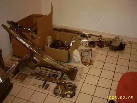 Honda CD 50 [Projekt] - som det startede.. Den er blevet malet! Skal bar ha mit camera hjem så jeg ka ta billeder! billede 4