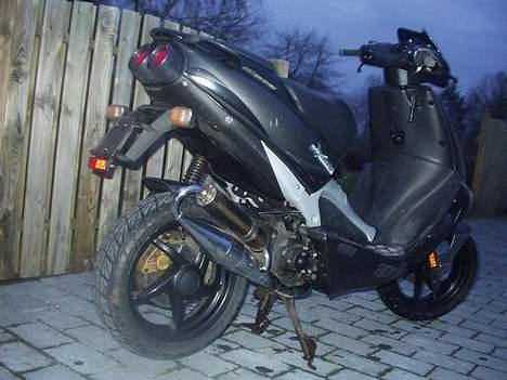 Aprilia Sr50 DiTech - Bagskærmen kan jo altid sættes på hvis det ønskes! billede 2