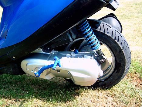 Yamaha Jog As Solgt for 7000kr - Glasblæst motor og autolakeret sølvmettalic billede 3