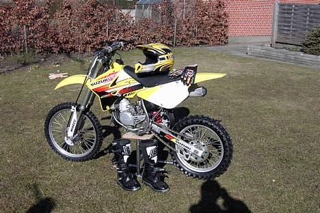 Suzuki RM 85 SOLGT - uden det nye sædebetræk billede 2